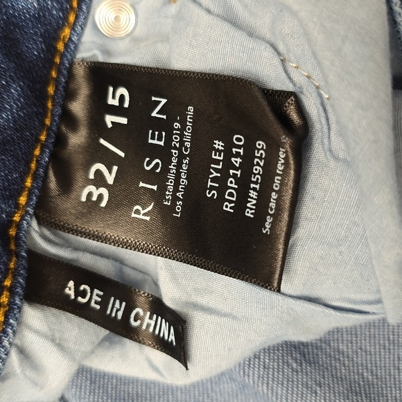 RISEN Women's Sz 15 / 32 Blue Distressed Jeans - Picture 7 of 7